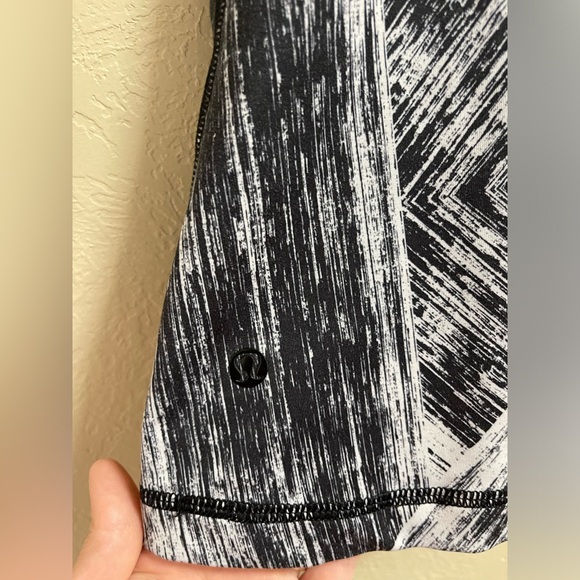 Lululemon Hot to Street Tank Size 4 - Picture 7 of 8